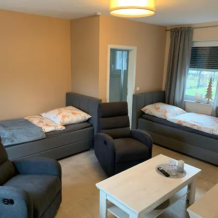 Haus Benz Fuer 8 Personen - 4 M. Dusche Vollausstattung 1km V. Wittenberge Baustelle A14 Parkplaetze Grill Gemeinschaftskueche *