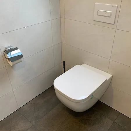 شقة Haus Benz Fuer 8 Personen - 4 M. Dusche Vollausstattung 1km V. Wittenberge Baustelle A14 Parkplaetze Grill Gemeinschaftskueche *