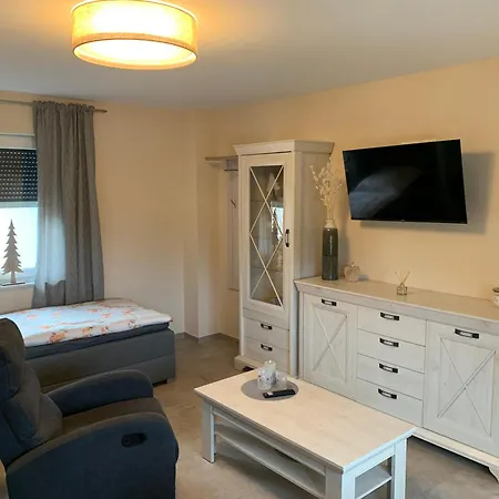 Haus Benz Fuer 8 Personen - 4 M. Dusche Vollausstattung 1km V. Wittenberge Baustelle A14 Parkplaetze Grill Gemeinschaftskueche Appartement *