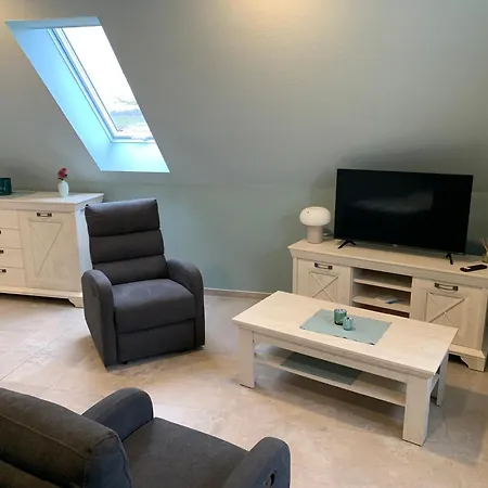 Appartement Haus Benz Fuer 8 Personen - 4 M. Dusche Vollausstattung 1km V. Wittenberge Baustelle A14 Parkplaetze Grill Gemeinschaftskueche