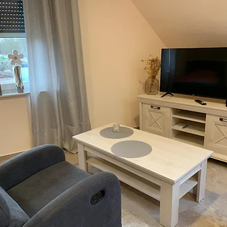 Appartement Haus Benz Fuer 8 Personen - 4 M. Dusche Vollausstattung 1km V. Wittenberge Baustelle A14 Parkplaetze Grill Gemeinschaftskueche