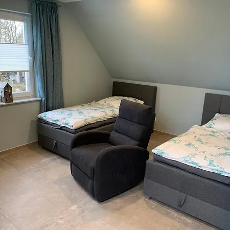 Haus Benz Fuer 8 Personen - 4 M. Dusche Vollausstattung 1km V. Wittenberge Baustelle A14 Parkplaetze Grill Gemeinschaftskueche