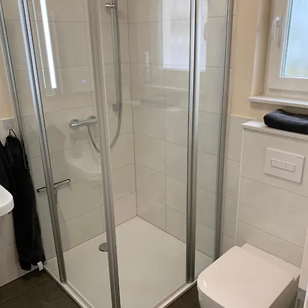 Haus Benz Fuer 8 Personen - 4 M. Dusche Vollausstattung 1km V. Wittenberge Baustelle A14 Parkplaetze Grill Gemeinschaftskueche *