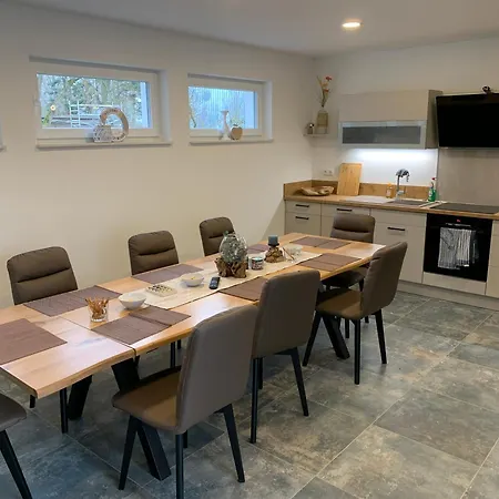 Διαμέρισμα Haus Benz Fuer 8 Personen - 4 M. Dusche Vollausstattung 1km V. Wittenberge Baustelle A14 Parkplaetze Grill Gemeinschaftskueche Eickerhoefe