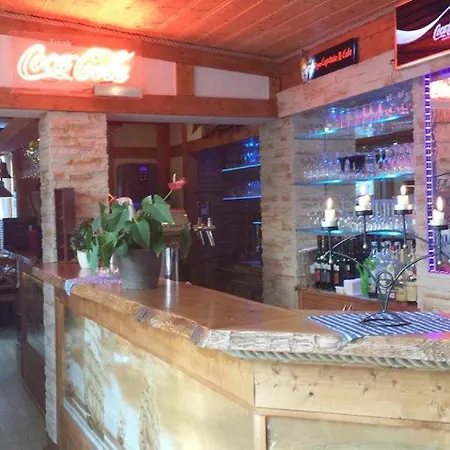 Appartement Haus Benz Fuer 8 Personen - 4 M. Dusche Vollausstattung 1km V. Wittenberge Baustelle A14 Parkplaetze Grill Gemeinschaftskueche Eickerhoefe