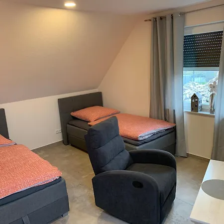 Haus Benz Fuer 8 Personen - 4 M. Dusche Vollausstattung 1km V. Wittenberge Baustelle A14 Parkplaetze Grill Gemeinschaftskueche Appartement Eickerhoefe