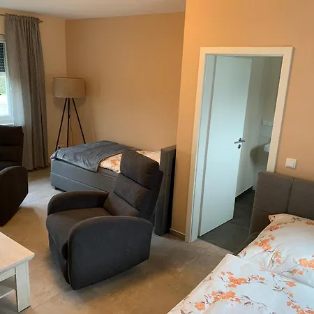 Haus Benz Fuer 8 Personen - 4 M. Dusche Vollausstattung 1km V. Wittenberge Baustelle A14 Parkplaetze Grill Gemeinschaftskueche Eickerhoefe