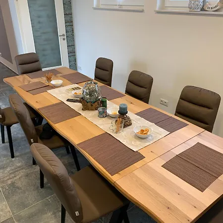 Haus Benz Fuer 8 Personen - 4 M. Dusche Vollausstattung 1km V. Wittenberge Baustelle A14 Parkplaetze Grill Gemeinschaftskueche *