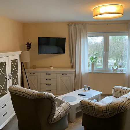 Haus Benz Fuer 8 Personen - 4 M. Dusche Vollausstattung 1km V. Wittenberge Baustelle A14 Parkplaetze Grill Gemeinschaftskueche