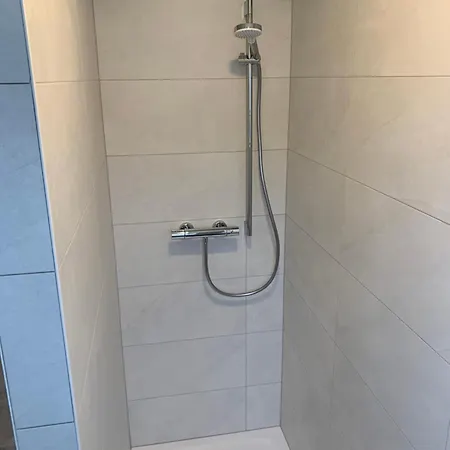 Haus Benz Fuer 8 Personen - 4 M. Dusche Vollausstattung 1km V. Wittenberge Baustelle A14 Parkplaetze Grill Gemeinschaftskueche شقة *