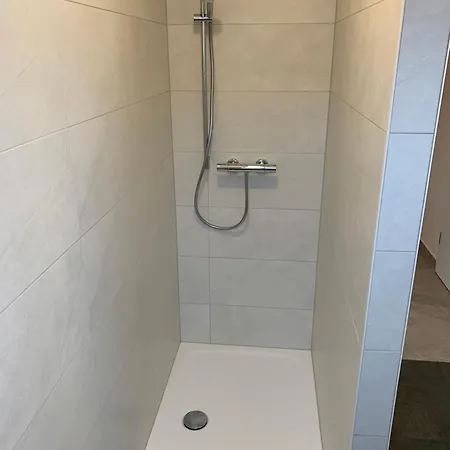 شقة Haus Benz Fuer 8 Personen - 4 M. Dusche Vollausstattung 1km V. Wittenberge Baustelle A14 Parkplaetze Grill Gemeinschaftskueche *