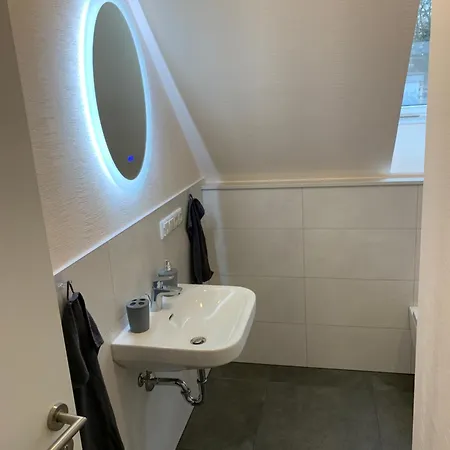 شقة Haus Benz Fuer 8 Personen - 4 M. Dusche Vollausstattung 1km V. Wittenberge Baustelle A14 Parkplaetze Grill Gemeinschaftskueche Eickerhoefe