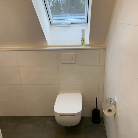 شقة Haus Benz Fuer 8 Personen - 4 M. Dusche Vollausstattung 1km V. Wittenberge Baustelle A14 Parkplaetze Grill Gemeinschaftskueche *