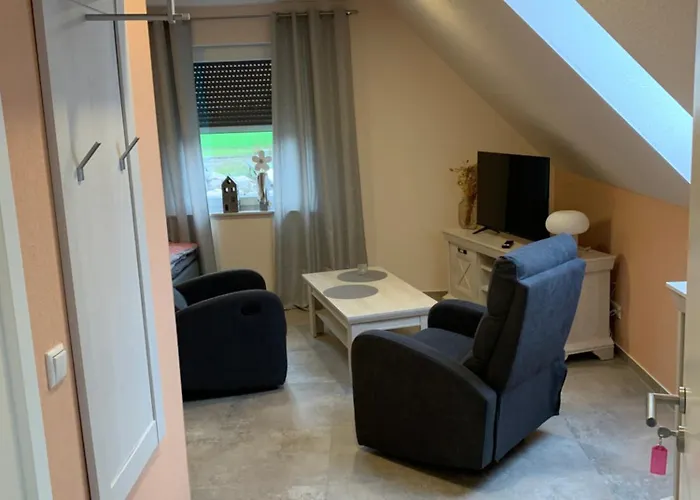 Haus Benz Fuer 8 Personen - 4 M. Dusche Vollausstattung 1km V. Wittenberge Baustelle A14 Parkplaetze Grill Gemeinschaftskueche アパート *