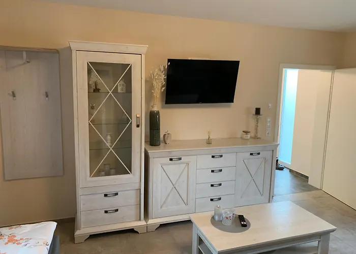 Haus Benz Fuer 8 Personen - 4 M. Dusche Vollausstattung 1km V. Wittenberge Baustelle A14 Parkplaetze Grill Gemeinschaftskueche * Eickerhoefe