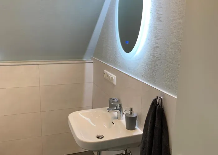 Haus Benz Fuer 8 Personen - 4 M. Dusche Vollausstattung 1km V. Wittenberge Baustelle A14 Parkplaetze Grill Gemeinschaftskueche アパート *