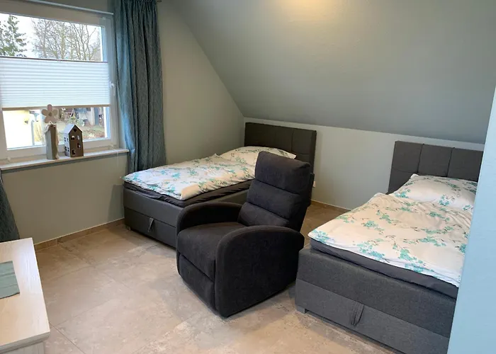 Haus Benz Fuer 8 Personen - 4 M. Dusche Vollausstattung 1km V. Wittenberge Baustelle A14 Parkplaetze Grill Gemeinschaftskueche