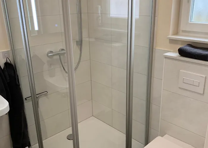 Haus Benz Fuer 8 Personen - 4 M. Dusche Vollausstattung 1km V. Wittenberge Baustelle A14 Parkplaetze Grill Gemeinschaftskueche *