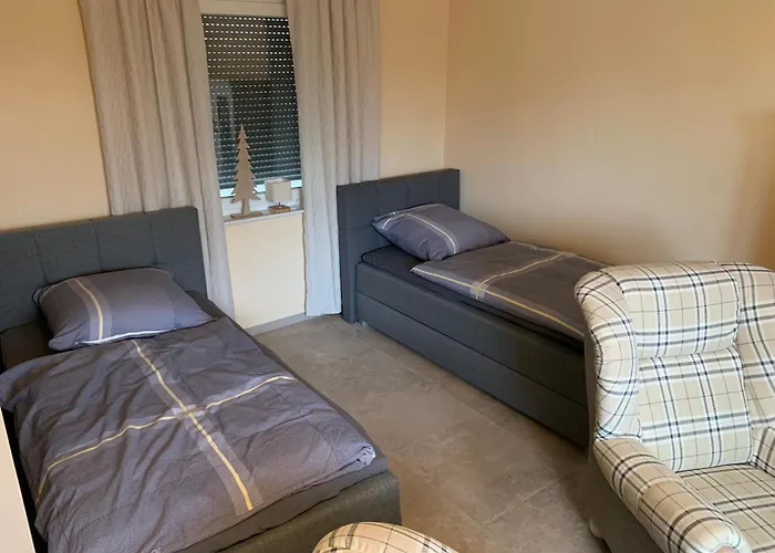 Haus Benz Fuer 8 Personen - 4 M. Dusche Vollausstattung 1km V. Wittenberge Baustelle A14 Parkplaetze Grill Gemeinschaftskueche