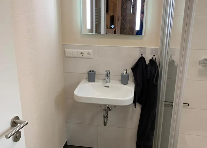 Haus Benz Fuer 8 Personen - 4 M. Dusche Vollausstattung 1km V. Wittenberge Baustelle A14 Parkplaetze Grill Gemeinschaftskueche Eickerhoefe