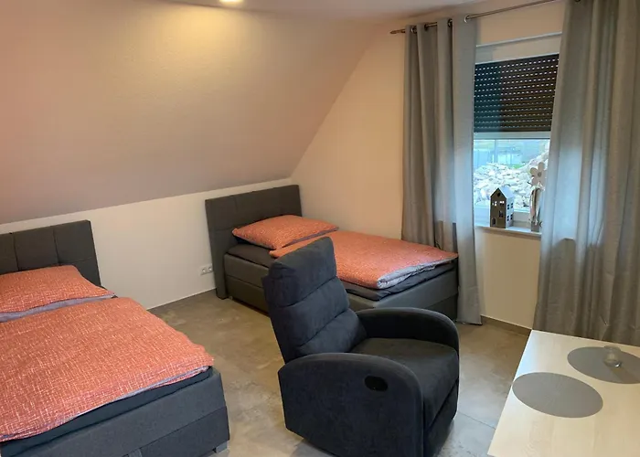 Haus Benz Fuer 8 Personen - 4 M. Dusche Vollausstattung 1km V. Wittenberge Baustelle A14 Parkplaetze Grill Gemeinschaftskueche アパート Eickerhoefe