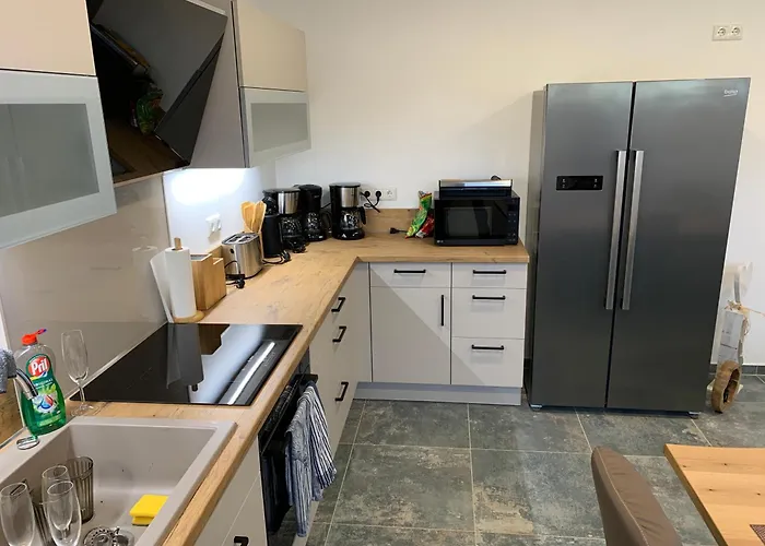 Haus Benz Fuer 8 Personen - 4 M. Dusche Vollausstattung 1km V. Wittenberge Baustelle A14 Parkplaetze Grill Gemeinschaftskueche アパート Eickerhoefe