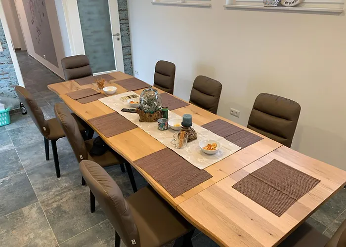 Haus Benz Fuer 8 Personen - 4 M. Dusche Vollausstattung 1km V. Wittenberge Baustelle A14 Parkplaetze Grill Gemeinschaftskueche *