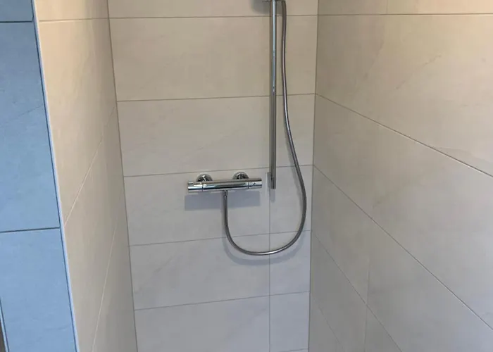 Haus Benz Fuer 8 Personen - 4 M. Dusche Vollausstattung 1km V. Wittenberge Baustelle A14 Parkplaetze Grill Gemeinschaftskueche アパート *