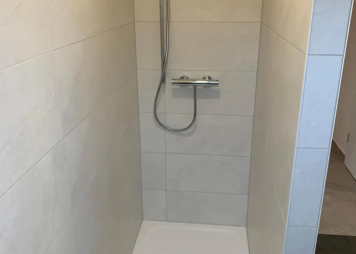 アパート Haus Benz Fuer 8 Personen - 4 M. Dusche Vollausstattung 1km V. Wittenberge Baustelle A14 Parkplaetze Grill Gemeinschaftskueche *